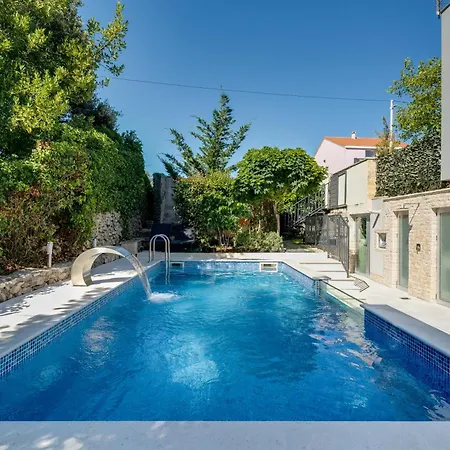 شقة Spacious With Private Heated Pool, Diklo
