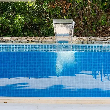 Spacious With Private Heated Pool, Diklo * زادار