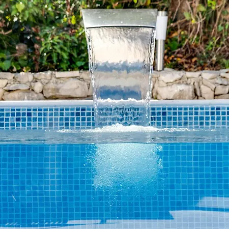Spacious With Private Heated Pool, Diklo Apartament