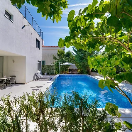 Apartament Spacious With Private Heated Pool, Diklo Zadar