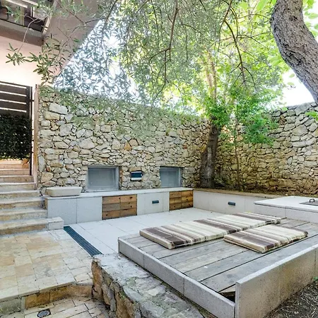 Spacious With Private Heated Pool, Diklo * زادار