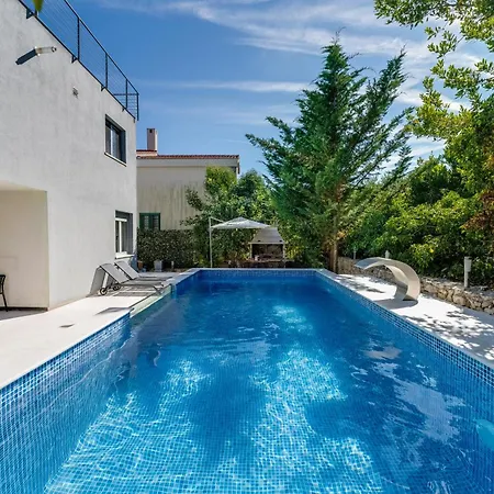 Spacious With Private Heated Pool, Diklo شقة *