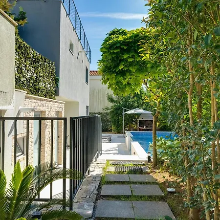 Spacious With Private Heated Pool, Diklo Apartament *