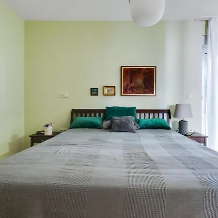 Spacious With Private Heated Pool, Diklo Apartament *
