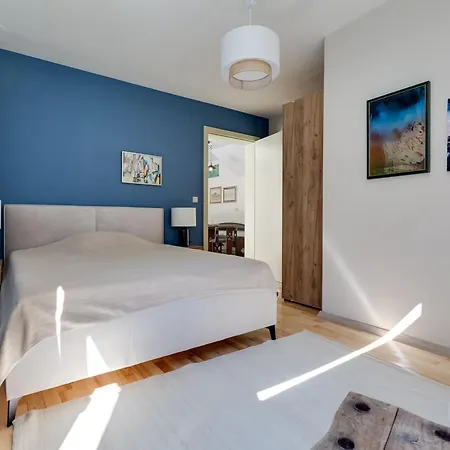 Spacious With Private Heated Pool, Diklo شقة